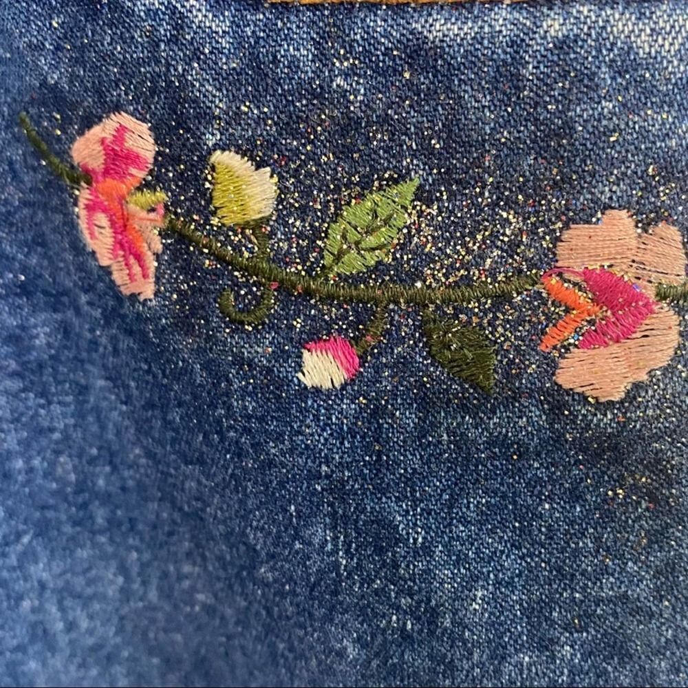 Vintage Bill Blass Flower Embroidered High Rise Blue Jeans Size 8 Petite — image 6 of 8